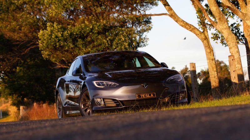 Владелец Tesla Model S поделился замечательным обновлением аккумулятора и тормозов после 400 тыс. Км
