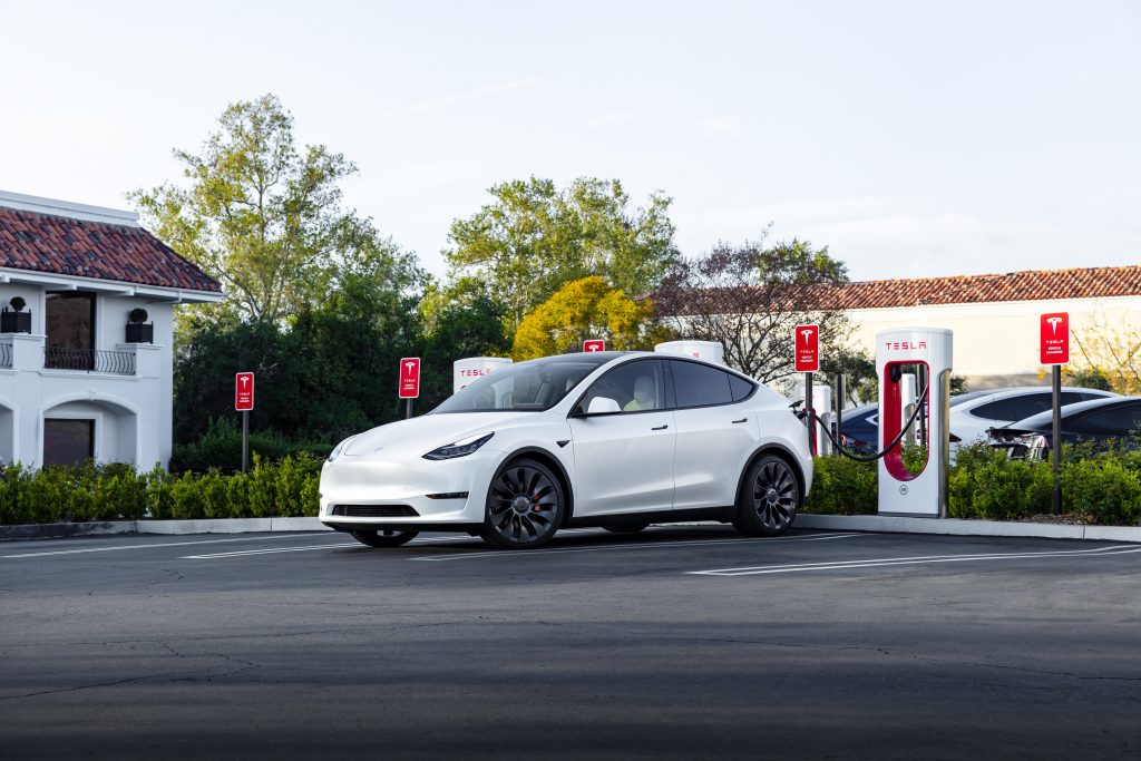 Tesla Supercharger Network признана лучшим поставщиком зарядных устройств в Великобритании