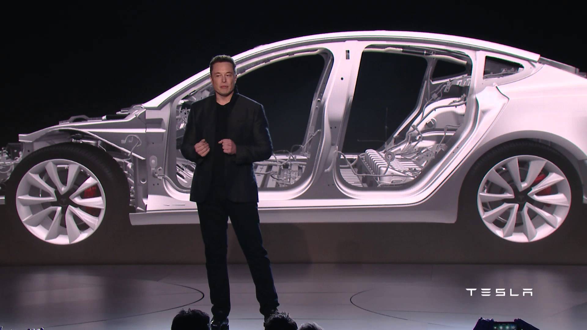 Илон Маск из Tesla дает Rivian бесценный совет по производству