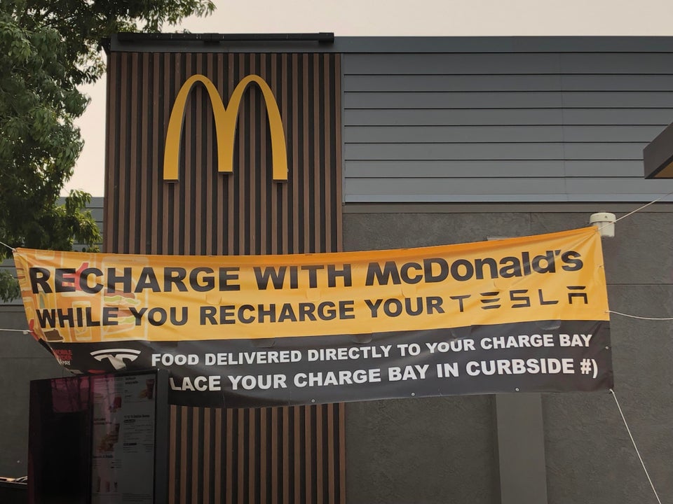 McDonalds использует крупнейший в США нагнетатель Tesla