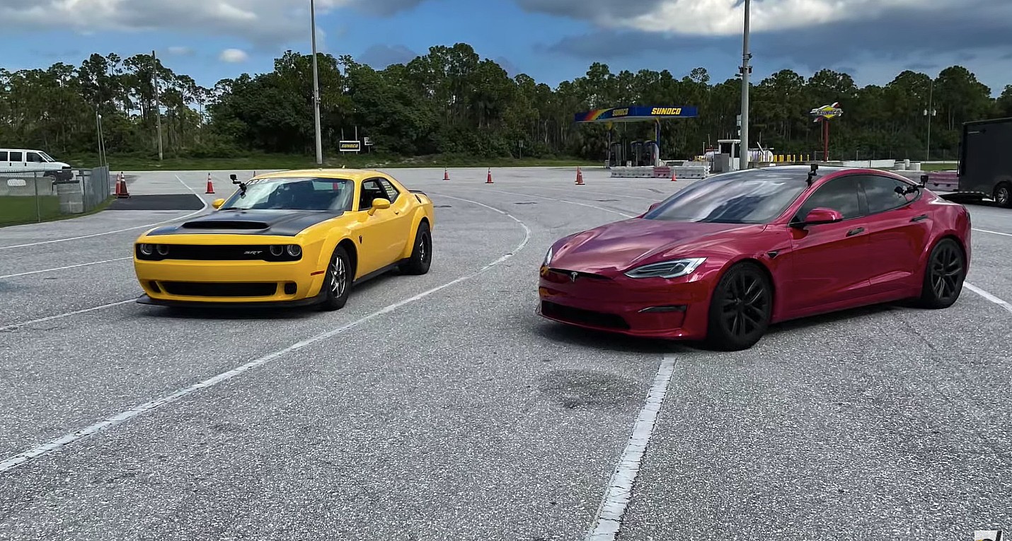 Tesla Model S Plaid громко изгоняет Dodge Demon за четверть мили