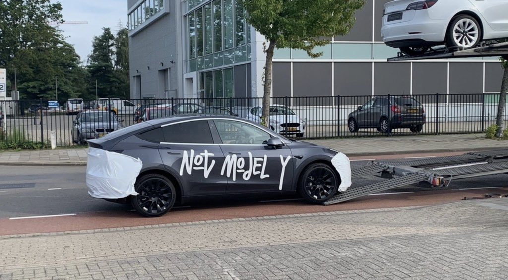 Tesla ‘Not a Model Y’ приземлилась в Европе