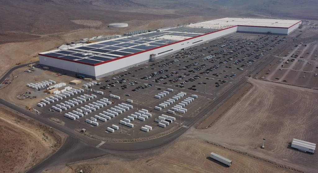 Установка солнечных панелей Tesla Gigafactory Nevada продолжает расширяться
