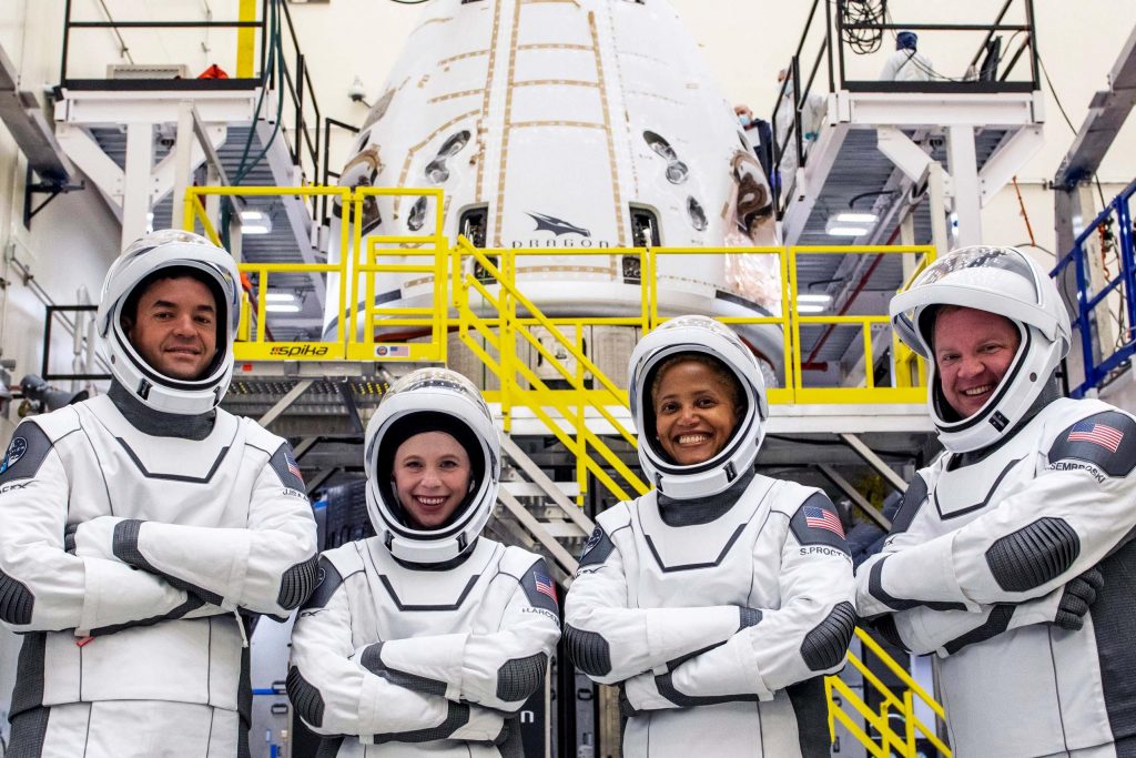 Астронавты SpaceX Inspiration4 обнаружили во плоти « купол » дракона
