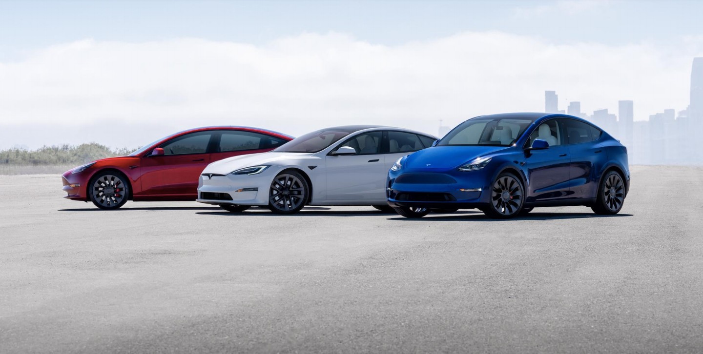 Tesla Trifecta занимает первое место в списке самых удовлетворительных автомобилей Consumer Reports на рынке