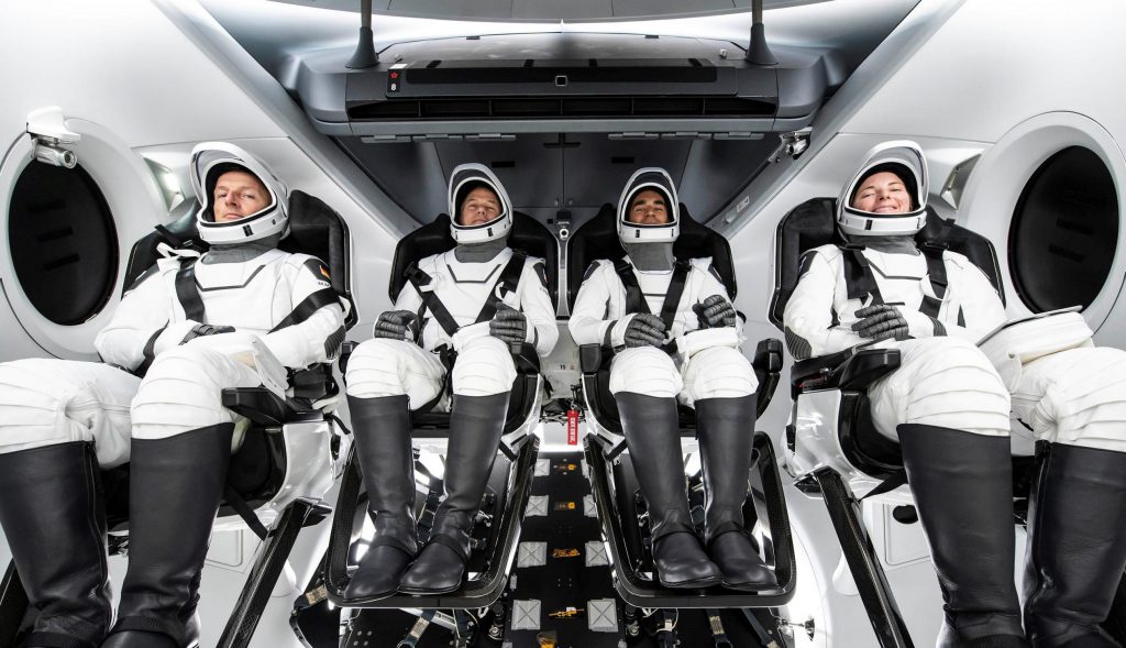 Следующая миссия космонавта SpaceX Crew Dragon назначена на запуск на Хэллоуин