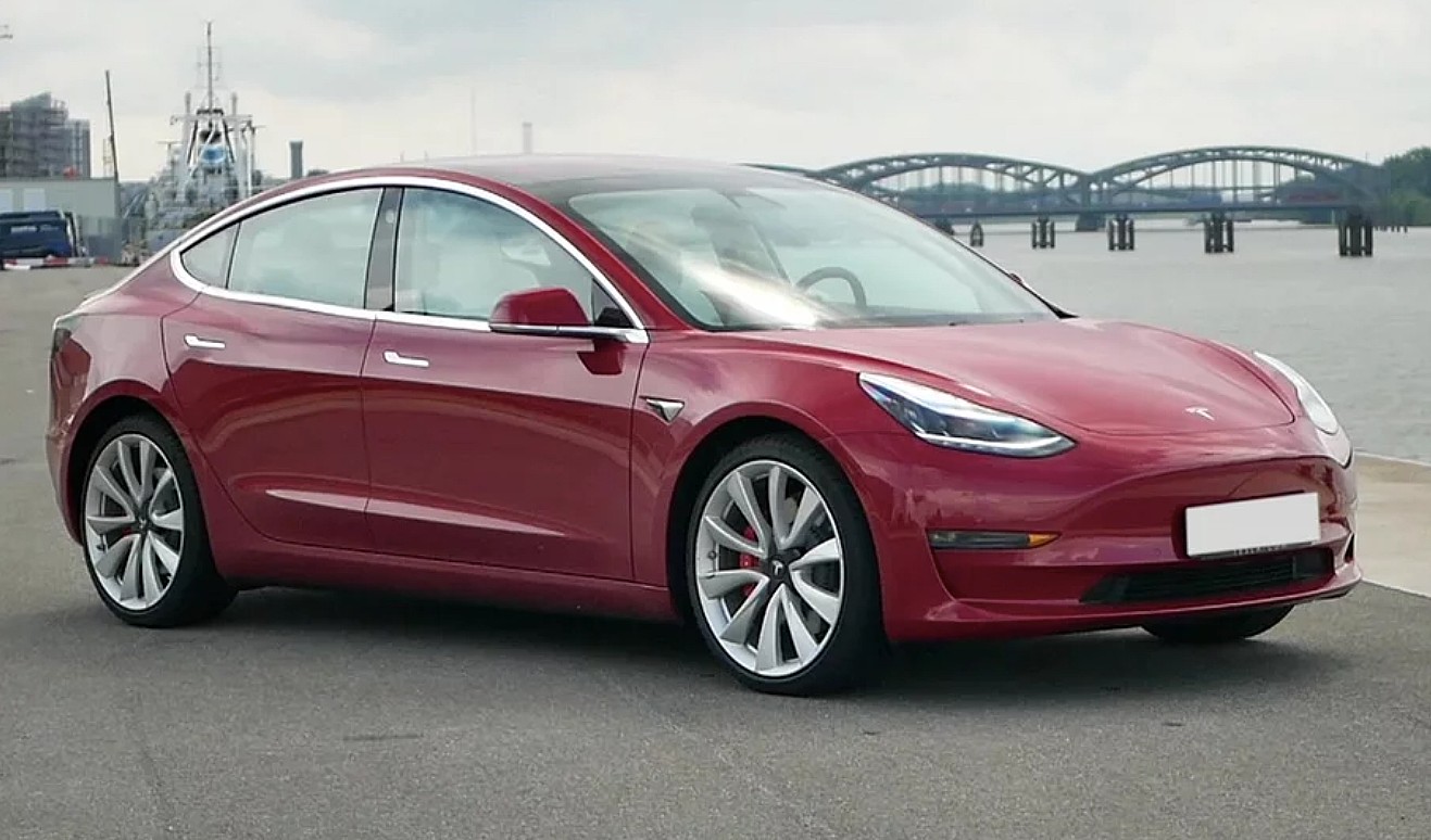 Нефтяной гигант Shell предлагает подписку на Tesla Model 3 и Model Y в Германии