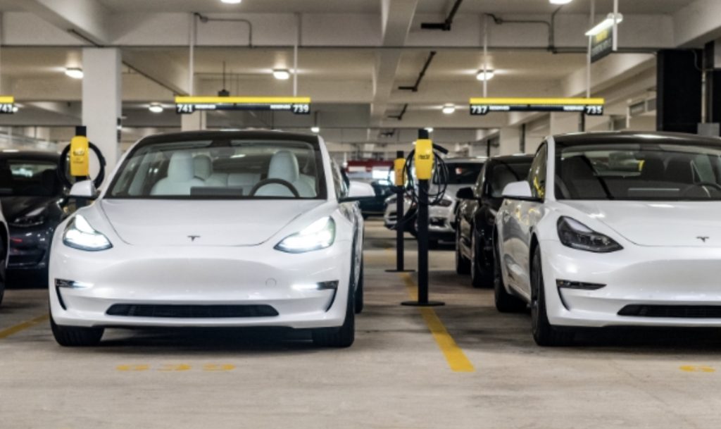 Массовая сделка Tesla с Hertz не вступит в силу в Швеции