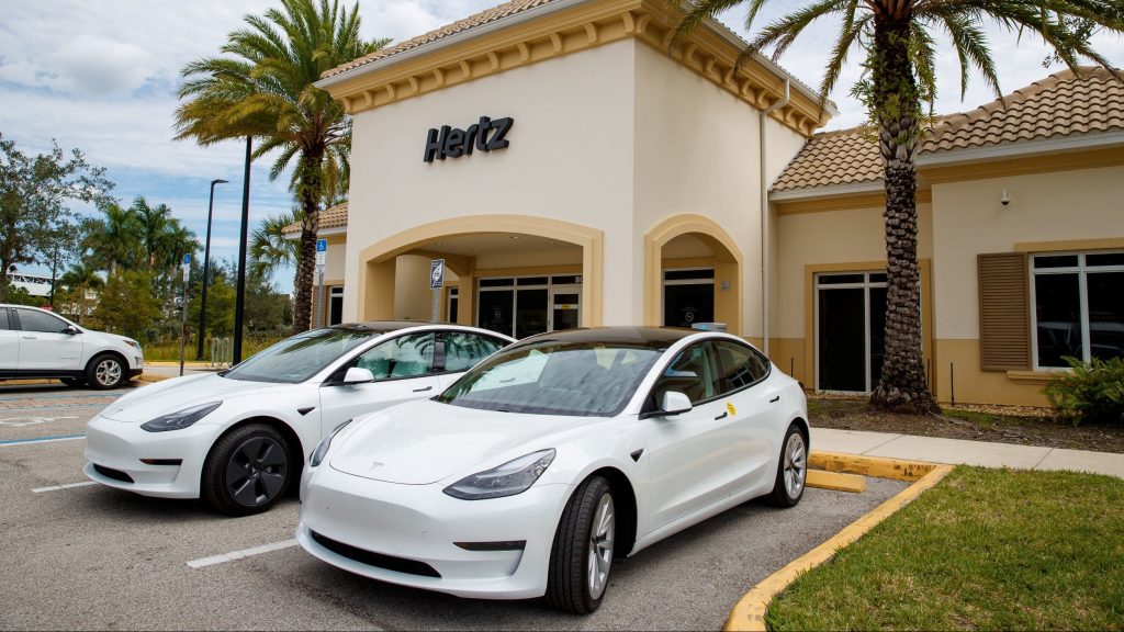 Hertz хочет стать Tesla в секторе аренды автомобилей, возглавив внедрение электромобилей.