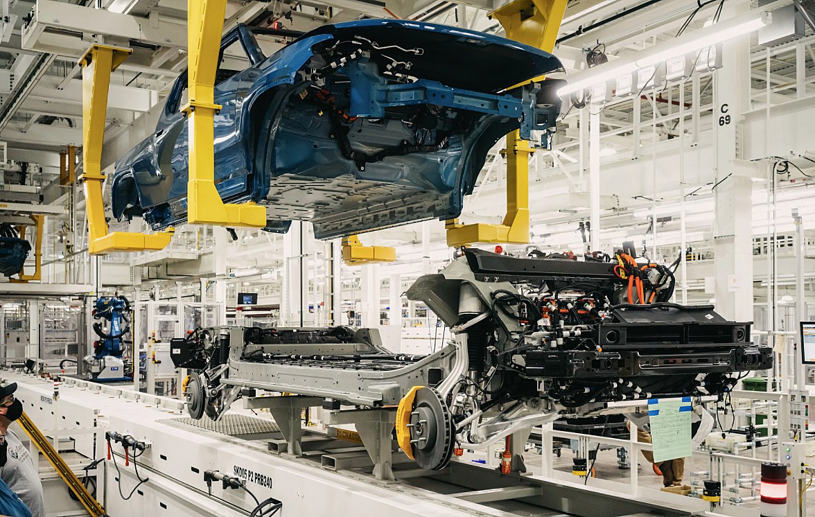 К концу десятилетия Rivian планирует производить 1 миллион автомобилей в год.