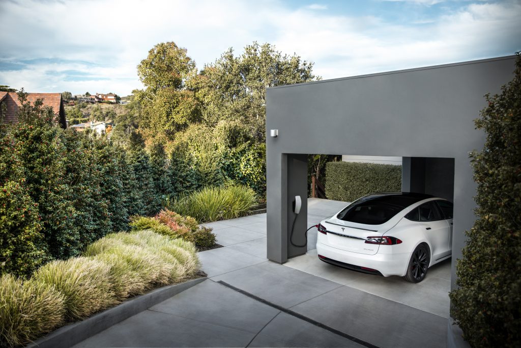 Новое домашнее зарядное устройство Tesla согласуется с пилотной программой EV Supercharging