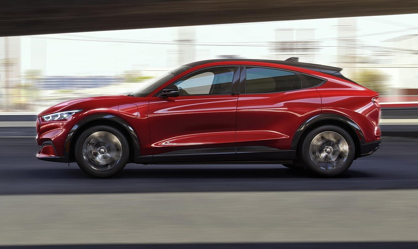 Ford Mustang Mach-E стал лучшим покупателем электромобилей KBB в 2022 году