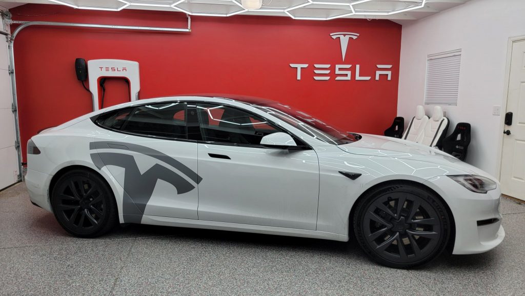 Tesla Model S Plaid — самый быстрый электромобиль, протестированный компанией Car and Driver на сегодняшний день