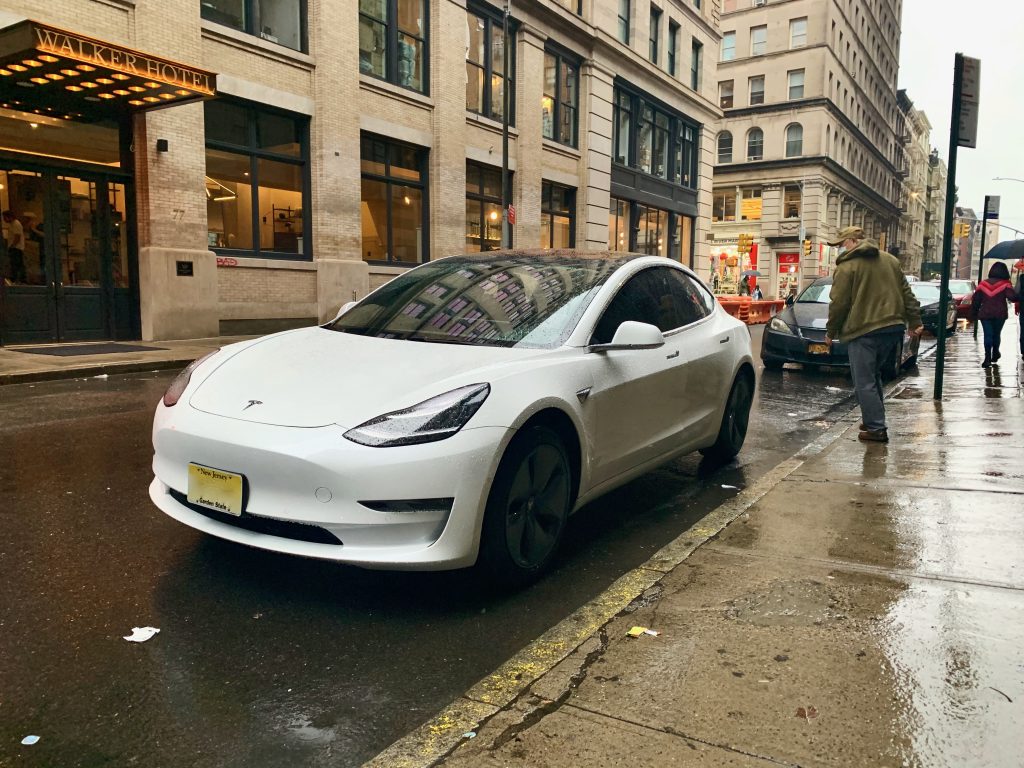 Tesla может получить заказы на Model 3 на сумму 12,36 миллиона долларов из Нью-Йорка