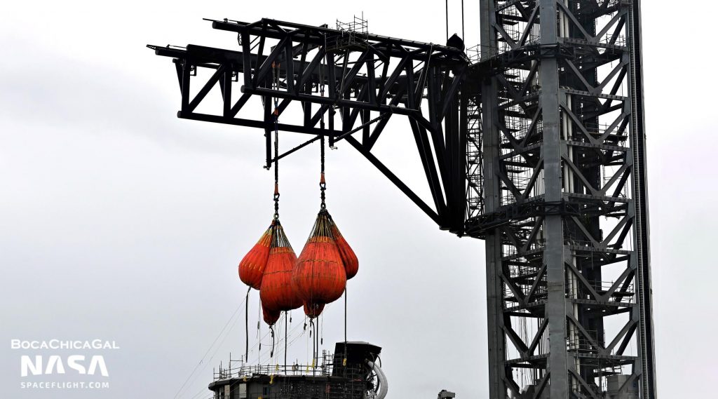SpaceX проводит стресс-тесты, ловящие космические корабли с помощью гигантских водяных шаров