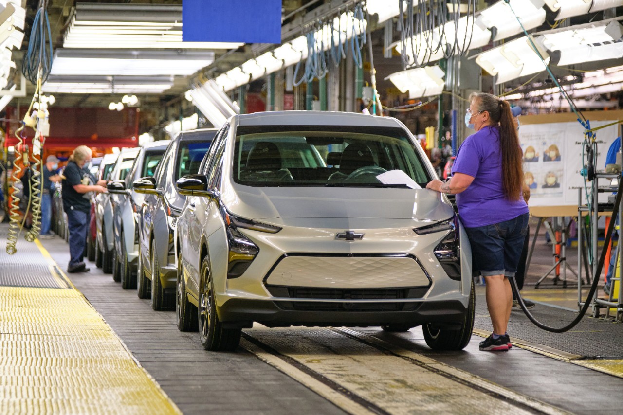 Завод GM Chevy Bolt получает налоговую скидку в размере 1,3 миллиарда долларов для увеличения производства электромобилей