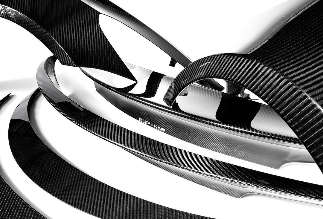 Koenigsegg теперь производит запчасти для вторичного рынка Tesla в сотрудничестве с Unplugged Performance.
