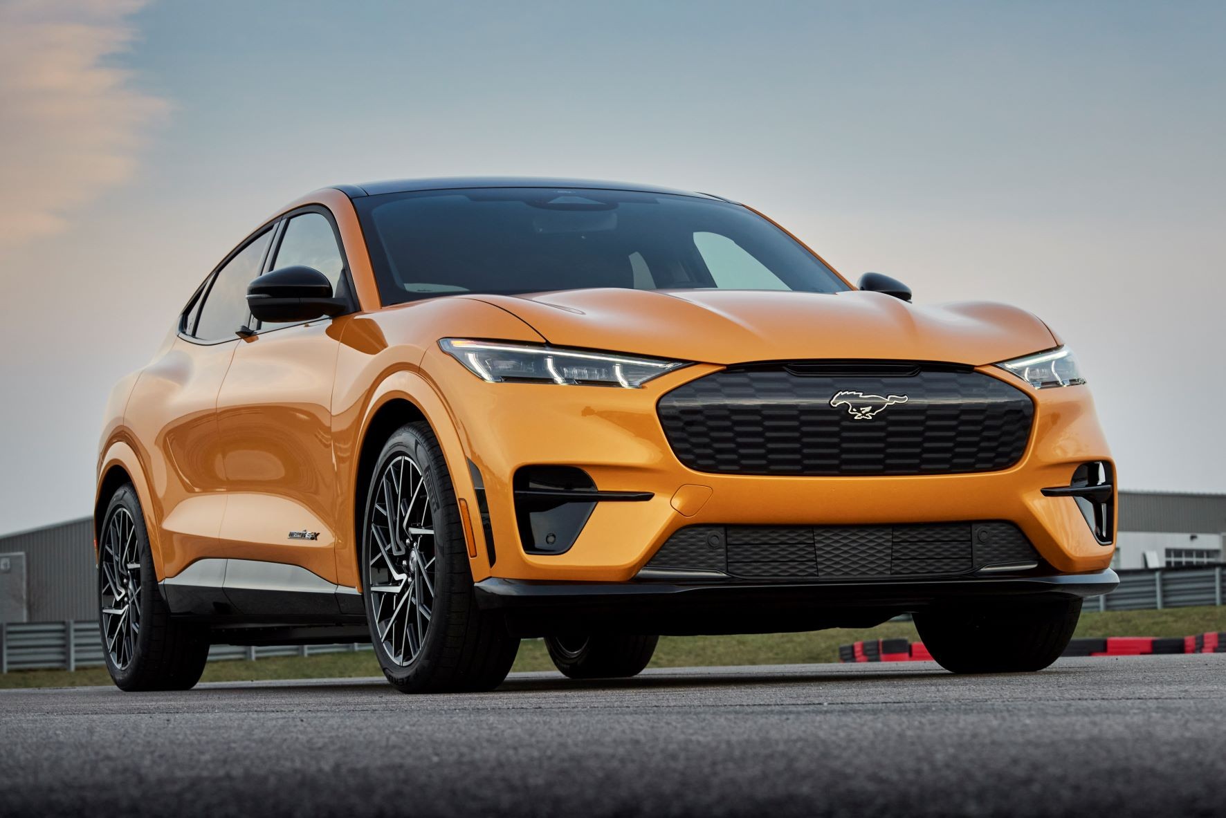 Ford снижает цены на Mustang Mach-E, вытесняя Tesla в Китае