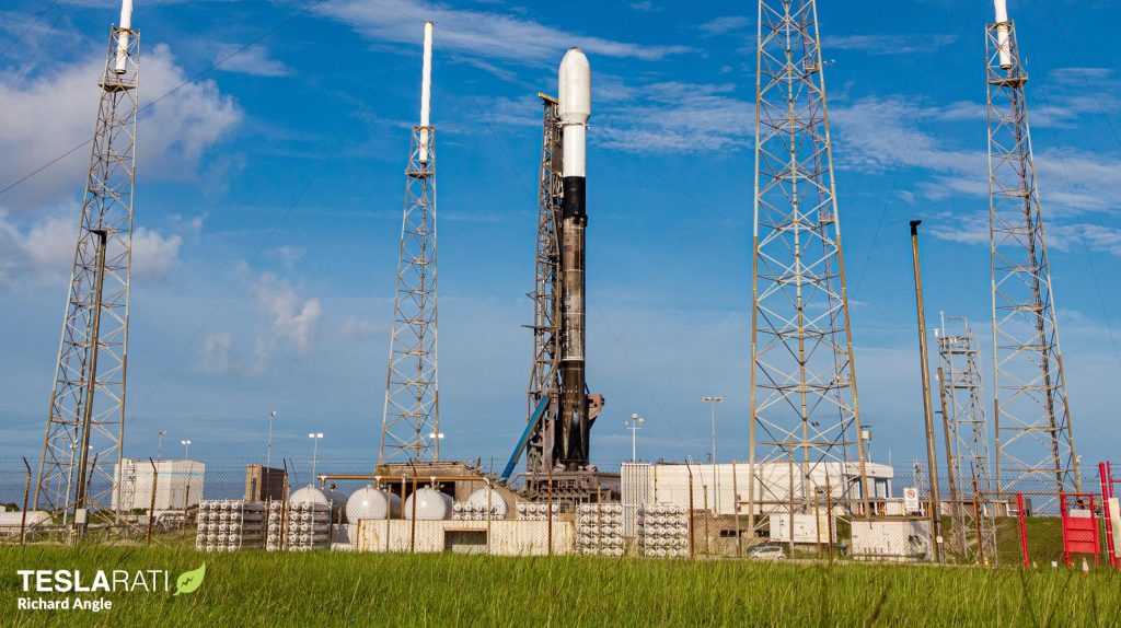 SpaceX готовит еще одну ракету Falcon 9 к десятому запуску и посадке [webcast]