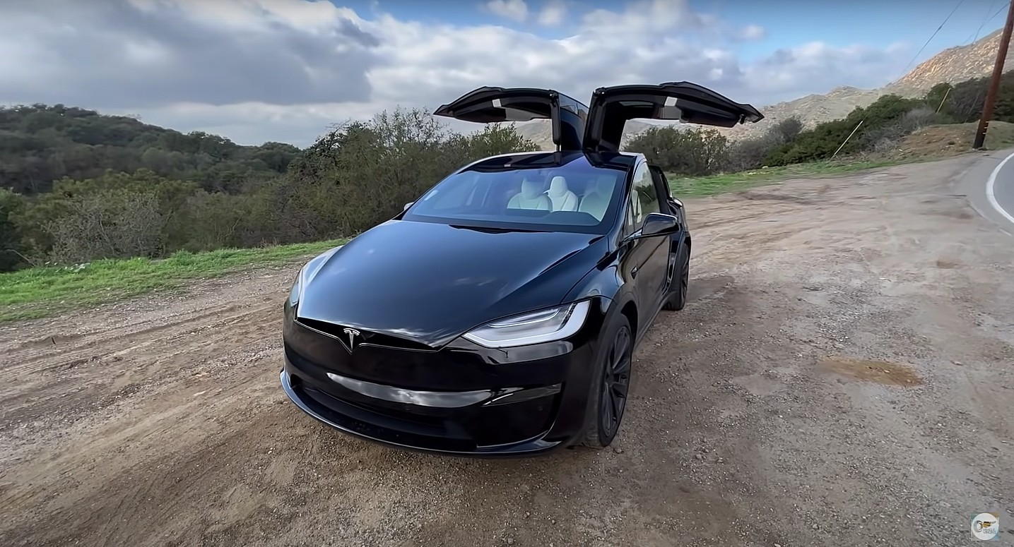 Tesla отзывает *одну* модель X 2022 года, заменяя автомобиль отсутствующим оборудованием