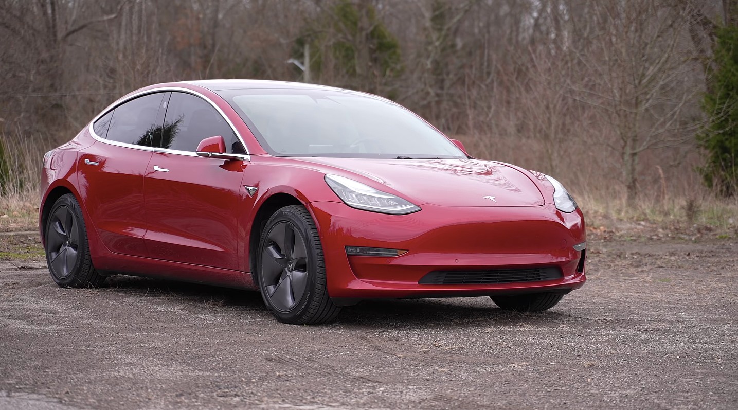 100 автомобилей Tesla Model 3 предложены частным водителям в Лондоне
