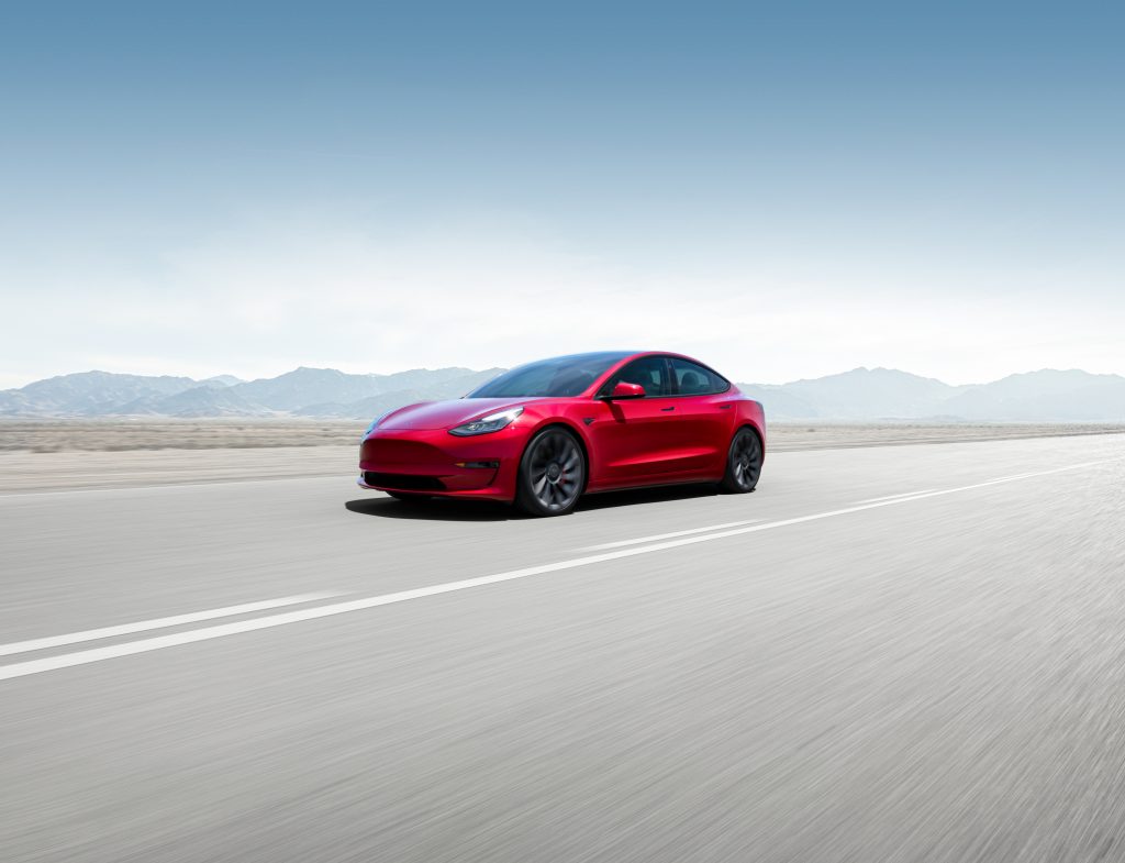 Компания по прокату автомобилей запускает парк Tesla в Калифорнии, Нью-Йорке и Нью-Джерси с Model 3 за 995 долларов в месяц.