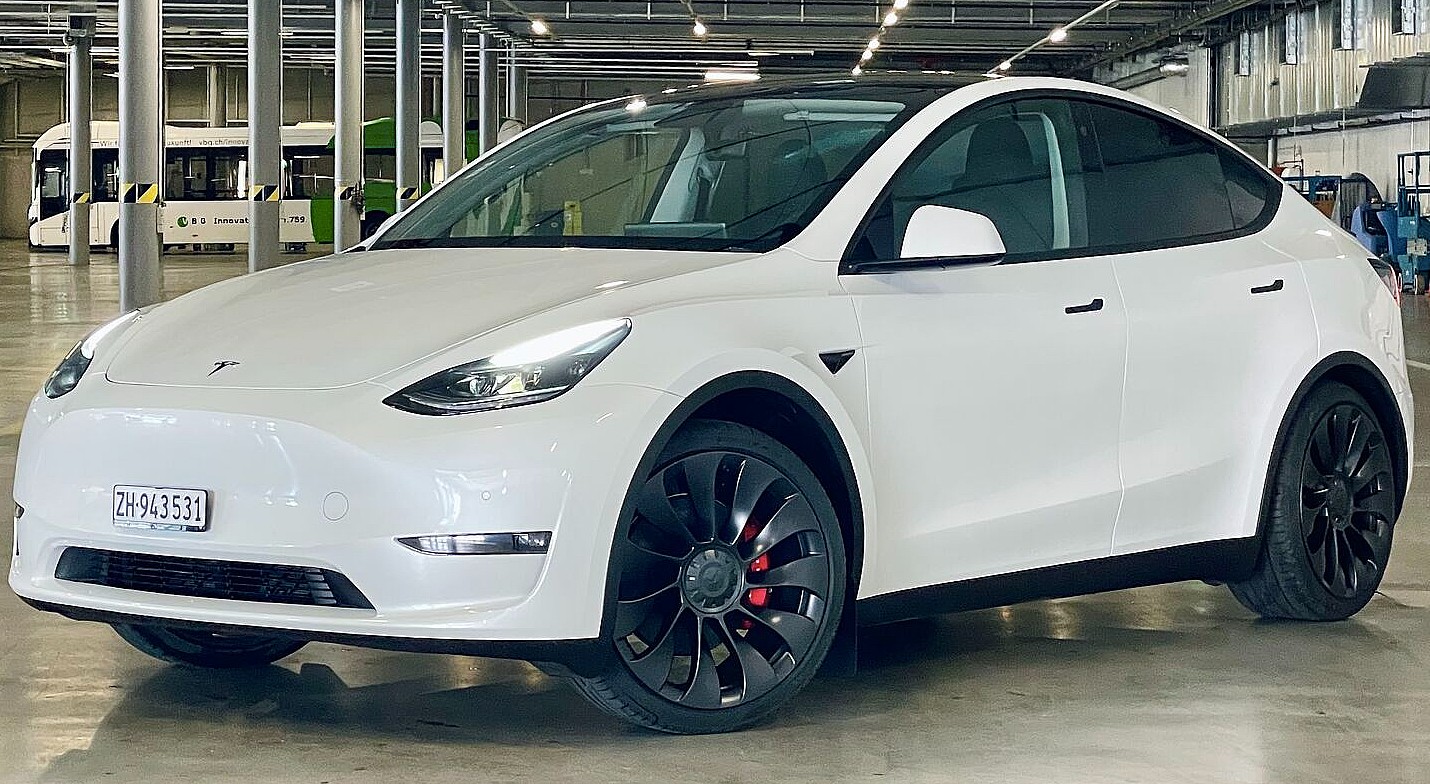 Tesla запускает тест-драйвы модели Y, сделанной в Германии, в Швейцарии