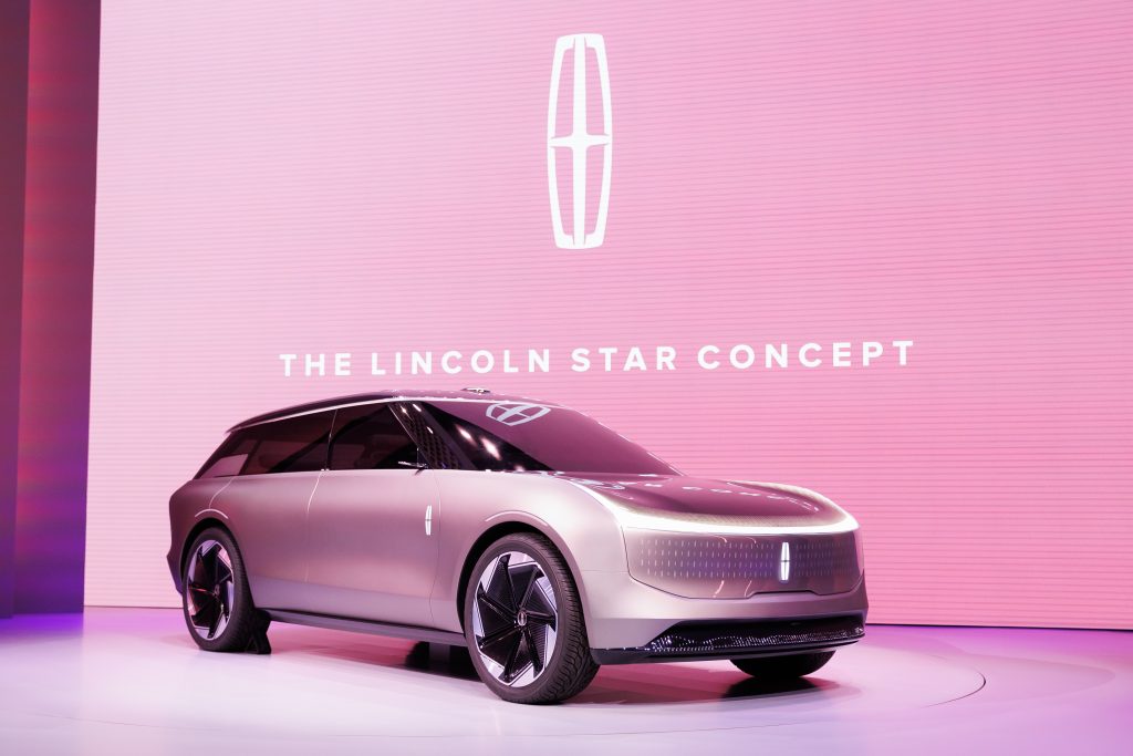Lincoln представляет Star Concept EV и планирует выпустить три полностью электрических автомобиля к 2025 году