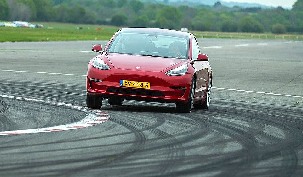 «Отзыв» Tesla в режиме Track Mode для Model 3 Performance распространяется на США