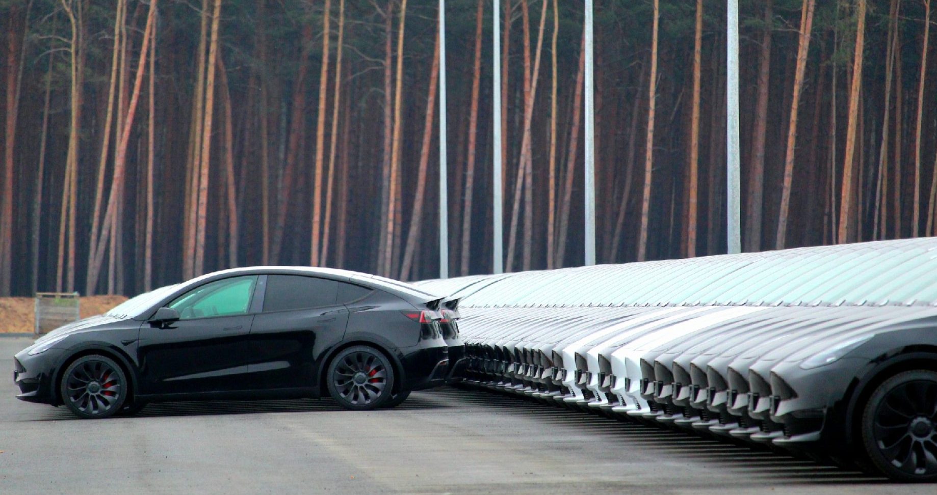 Сообщается, что Tesla планирует выпускать 1 тыс. моделей Y в неделю к концу апреля на заводе Gigafactory в Берлине.