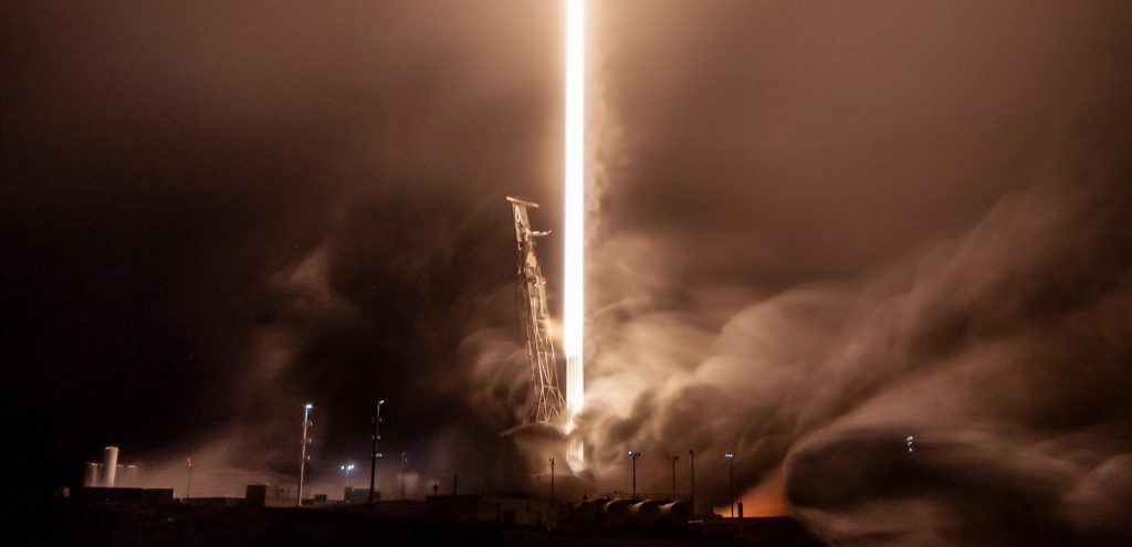 SpaceX повторно использует ракету-носитель Falcon 9 для запуска второго спутника-шпиона за два месяца