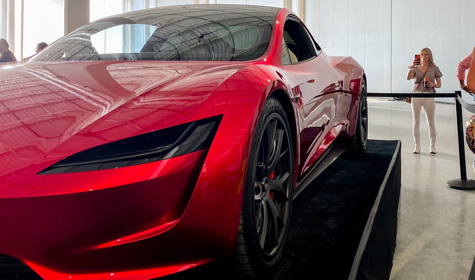 Заказы на Tesla Roadster следующего поколения незаметно возобновляются в Китае