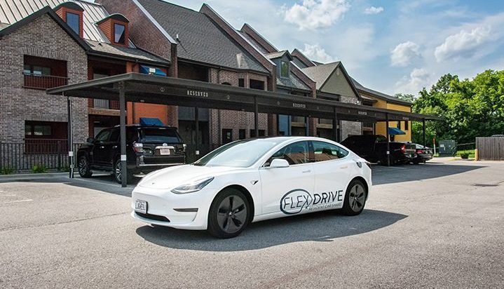 Агентство недвижимости MO объявило о программе бесплатного проката автомобилей Tesla Model 3