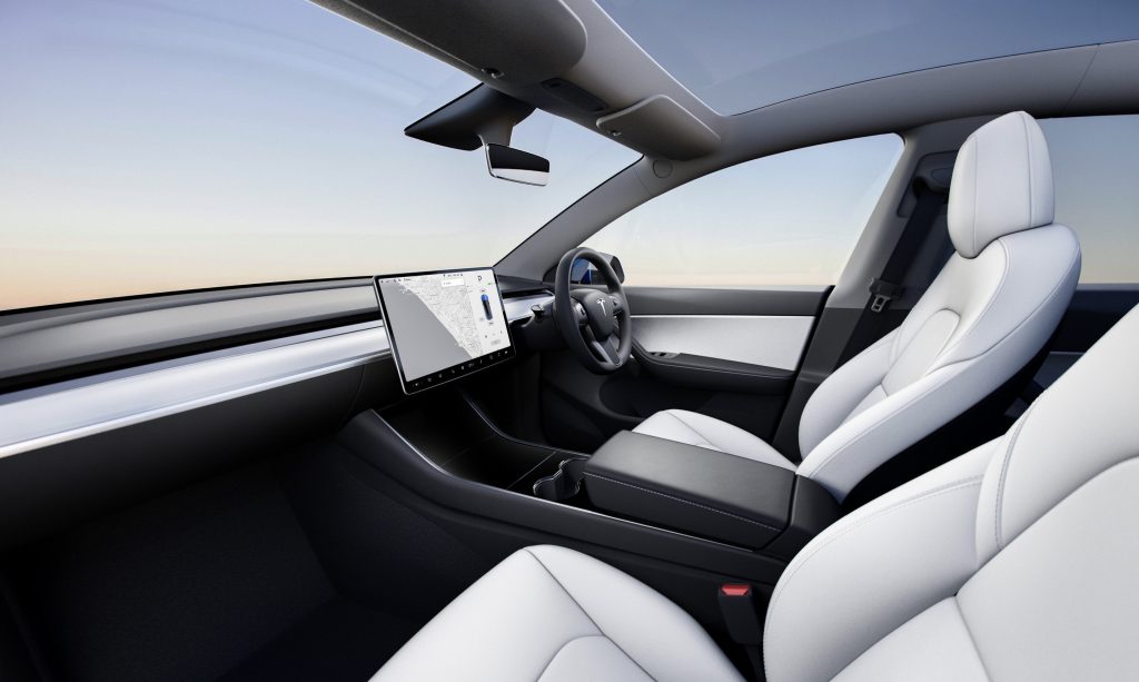 Обновление Tesla 2022.16.0.2 включает прогнозирование навигационной энергии, смешанные тормоза и многое другое