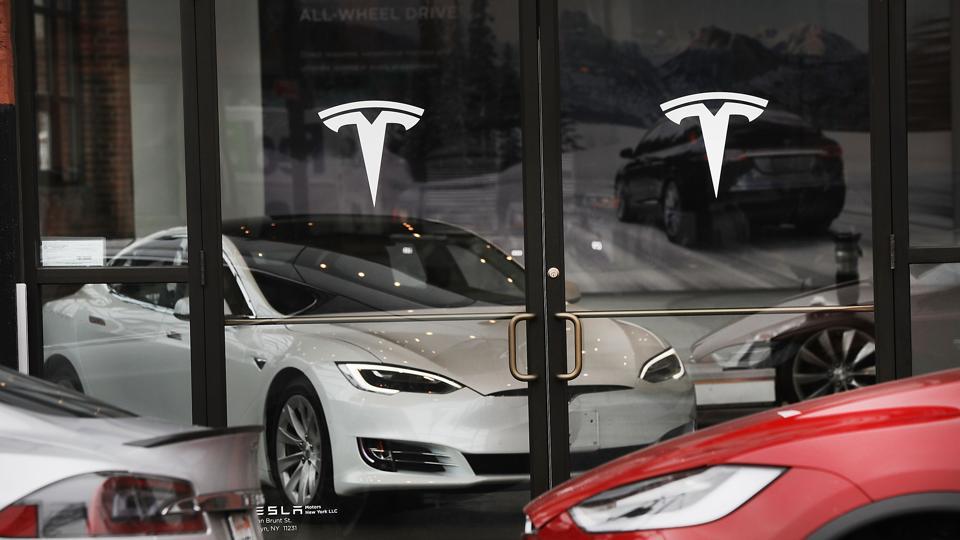 Основатель ARK Кэти Вуд говорит, что удаление Tesla из S&P ESG «нелепо»