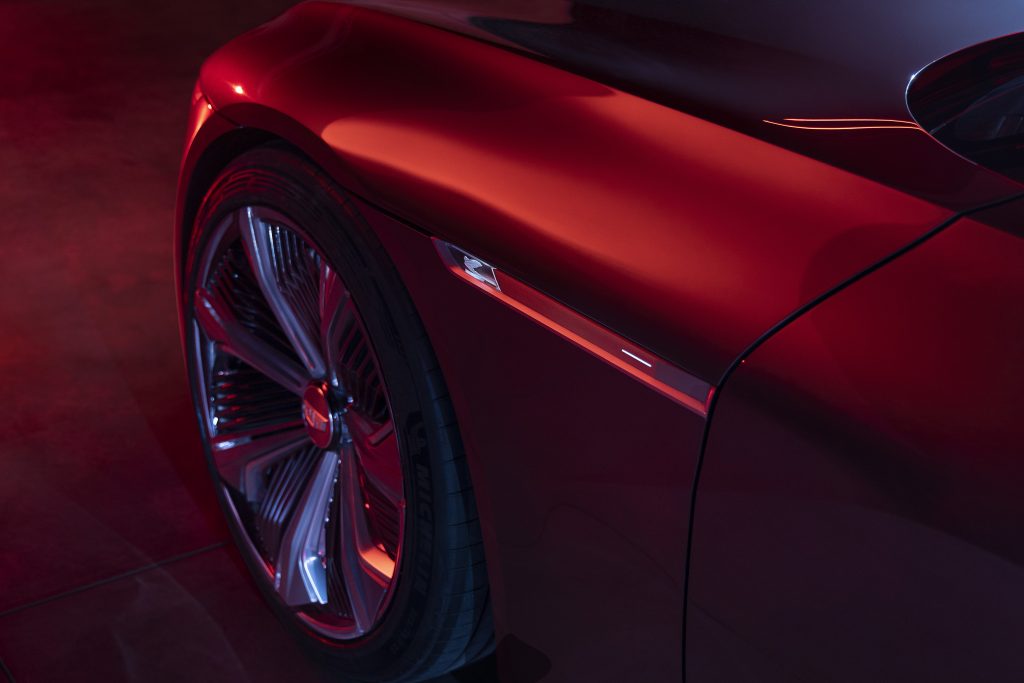 GM дразнит роскошным хэтчбеком Cadillac Celestiq EV