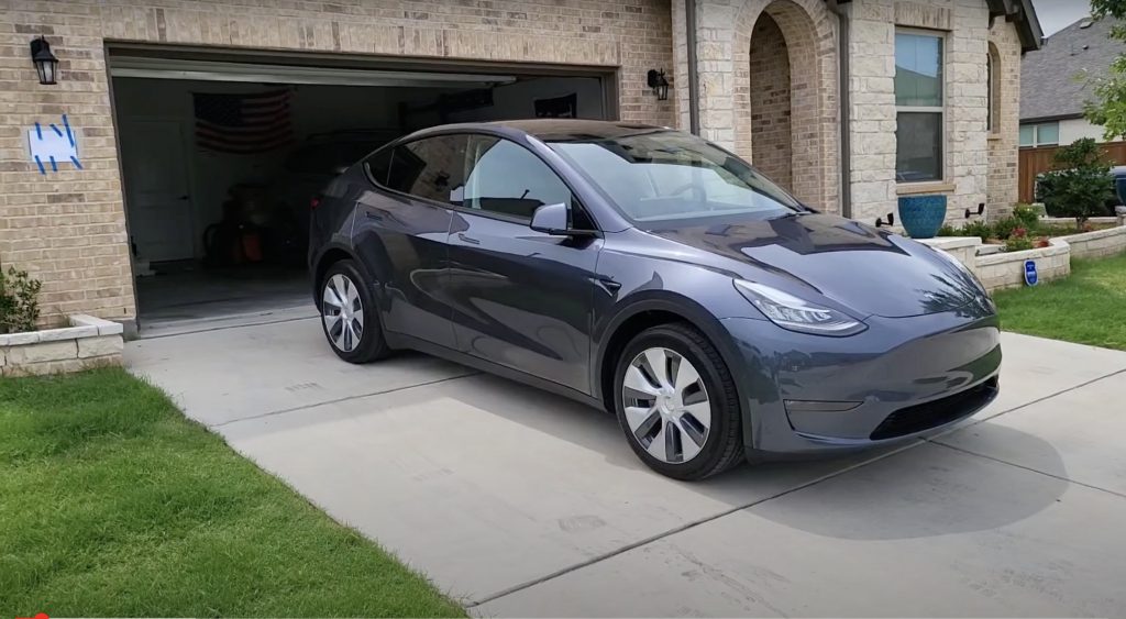 Tesla начинает поставки модели Y 2022 года клиентам из Giga Texas [Video]