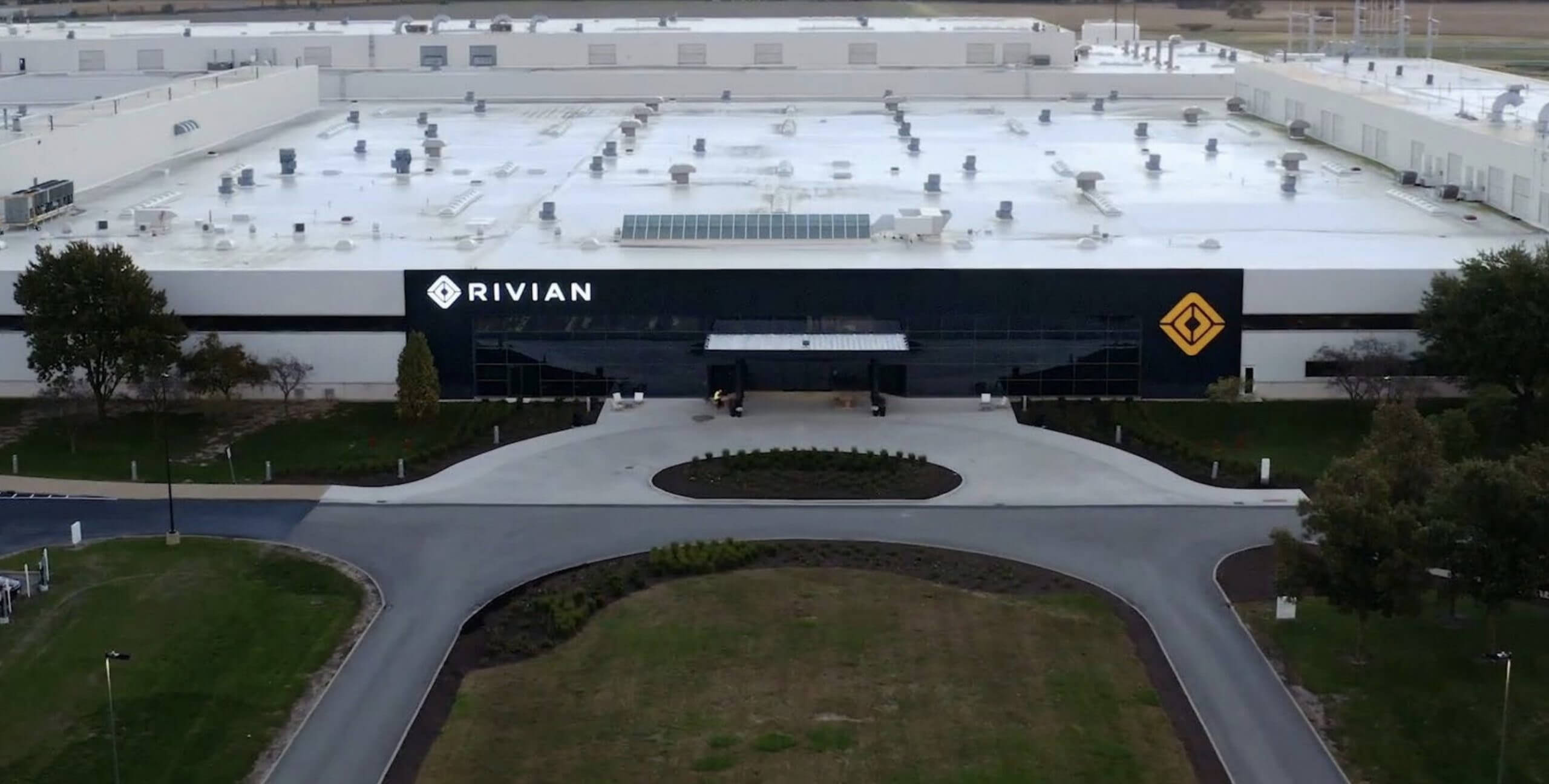 Завод Rivian’s Normal, штат Иллинойс, будет поставлять автомобили, заряженные ветряной турбиной на месте