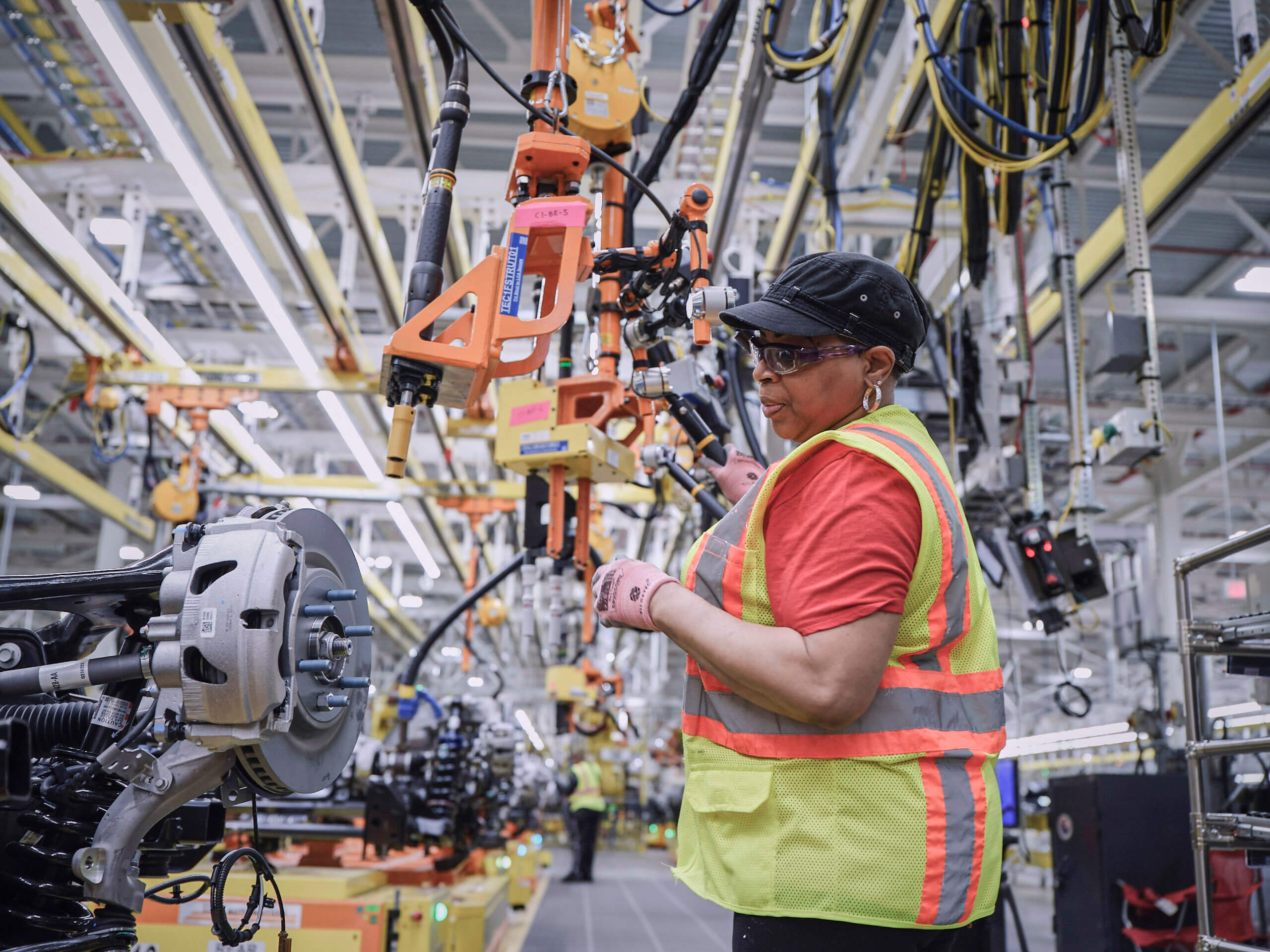 Ford taglierà 3.000 posti di lavoro a livello globale nel “cambiamento e rimodellamento” delle operazioni