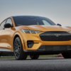 Ford выпускает исправление отзыва разъема аккумулятора Mustang Mach-E через дилерские центры