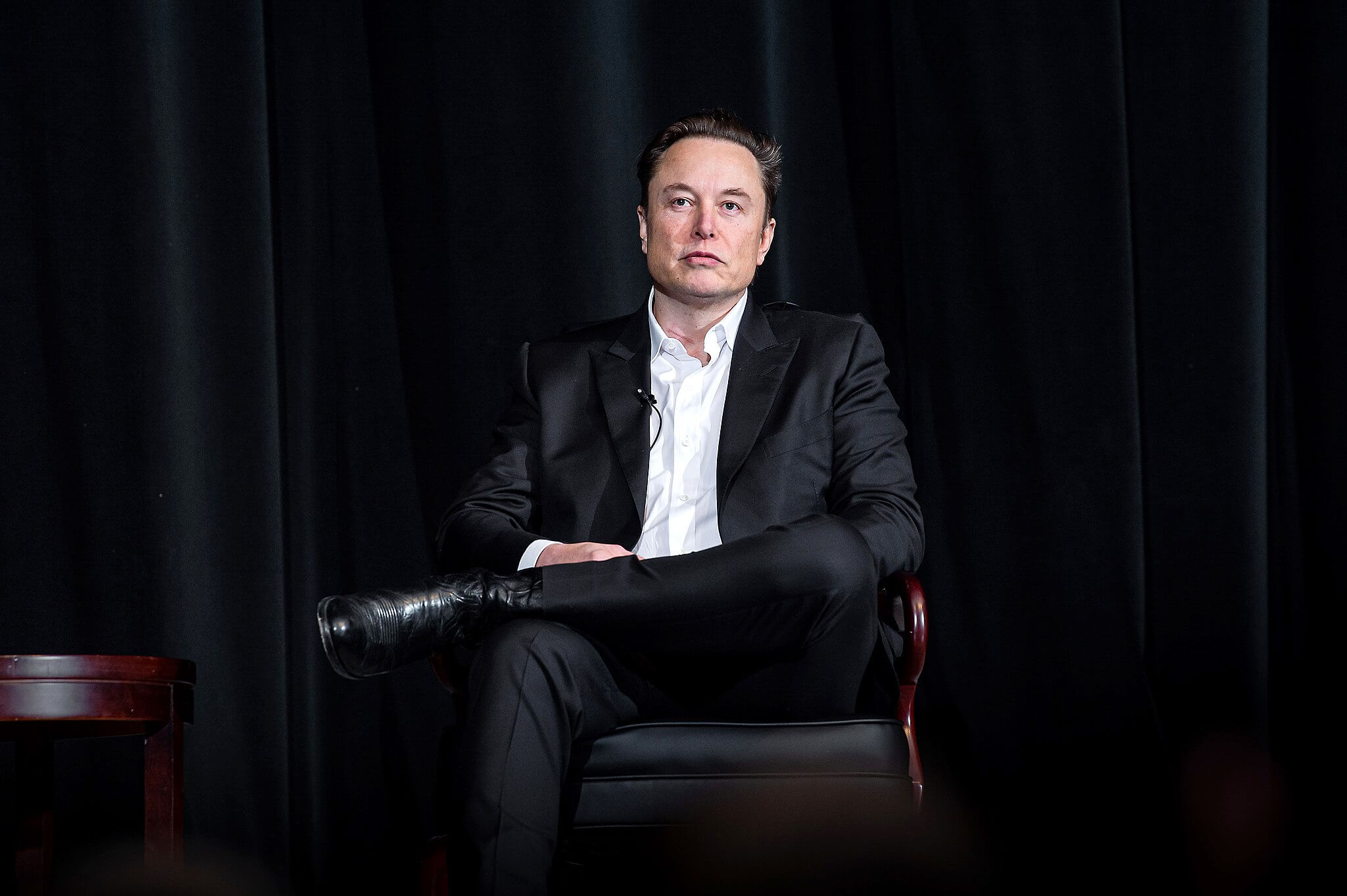 بعد أشهر من اجتماع Elon Musk ، خسر Twitter مئات الموظفين