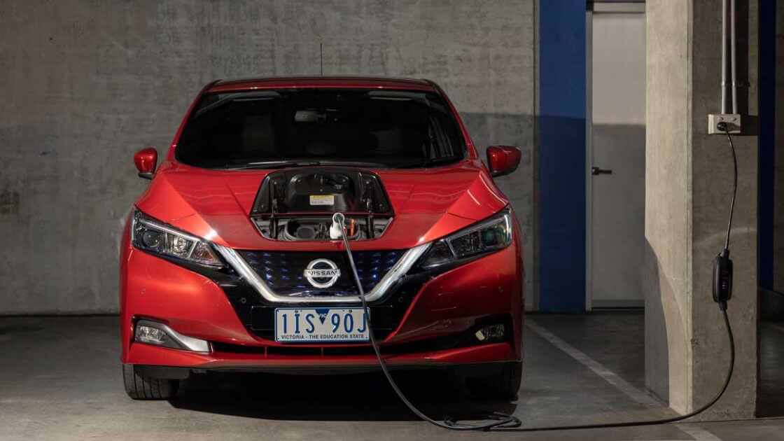 Поэтапный отказ от Nissan Leaf может быть полезен для японского автопроизводителя: мнение