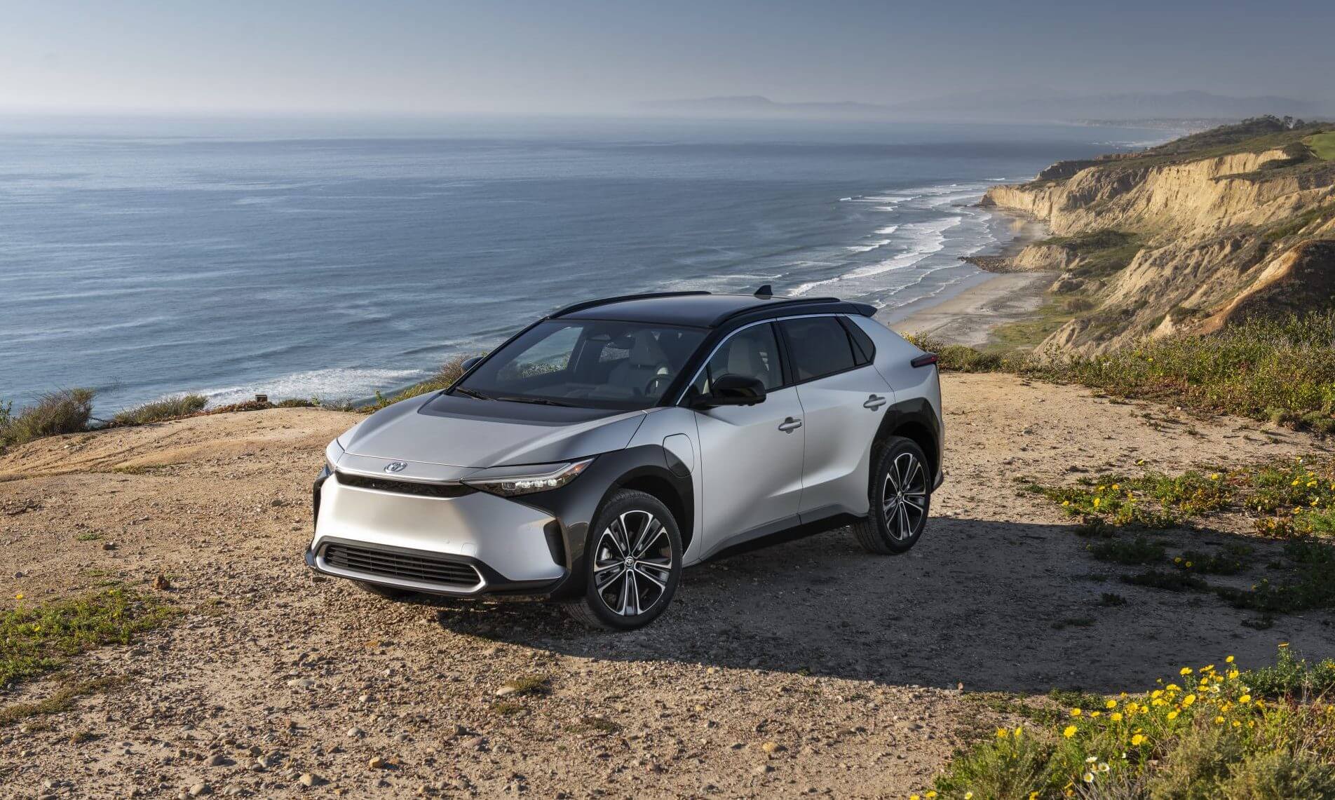 Toyota бореться з відсутністю попиту на свій новий електромобіль в Японії