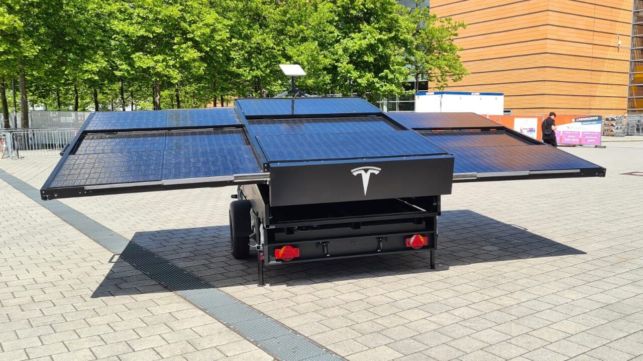 Tesla демонстрирует крутой трейлер для увеличения диапазона солнечных батарей с тарелкой Starlink