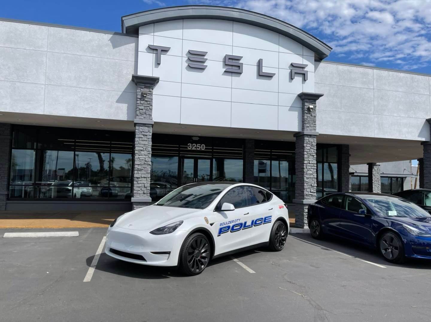 Boulder City Police는 4개의 Tesla와 Mach E GT를 구입한 이유를 공유합니다.