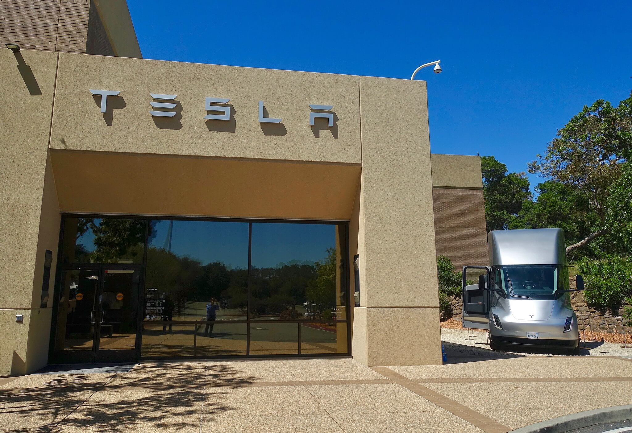 Die Variante der Tesla Semi 500-Reihe wird dieses Jahr ausgeliefert: Elon Musk