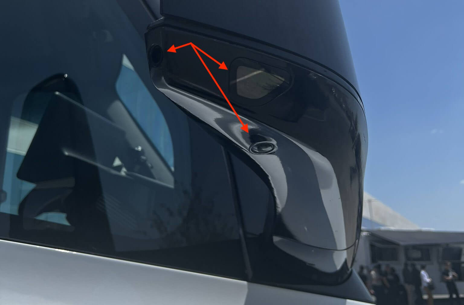 Der aktualisierte Tesla Semi-Prototyp hat drei Kameras in seinen Seitenspiegeln