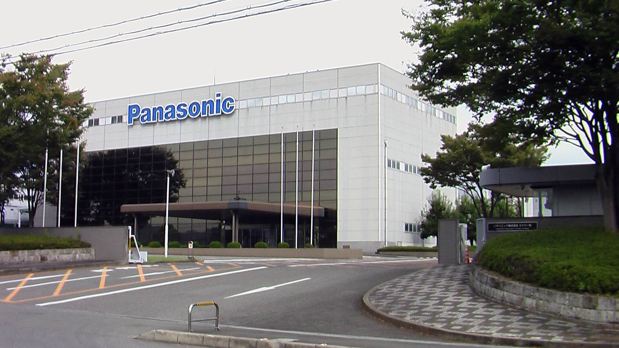 Поставщик Tesla Panasonic сокращает внутреннее производство аккумуляторов для электромобилей