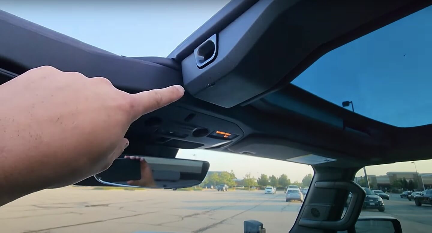 Владелец GMC Hummer EV Edition 1 сообщает о протекающей крыше после 800 миль пробега