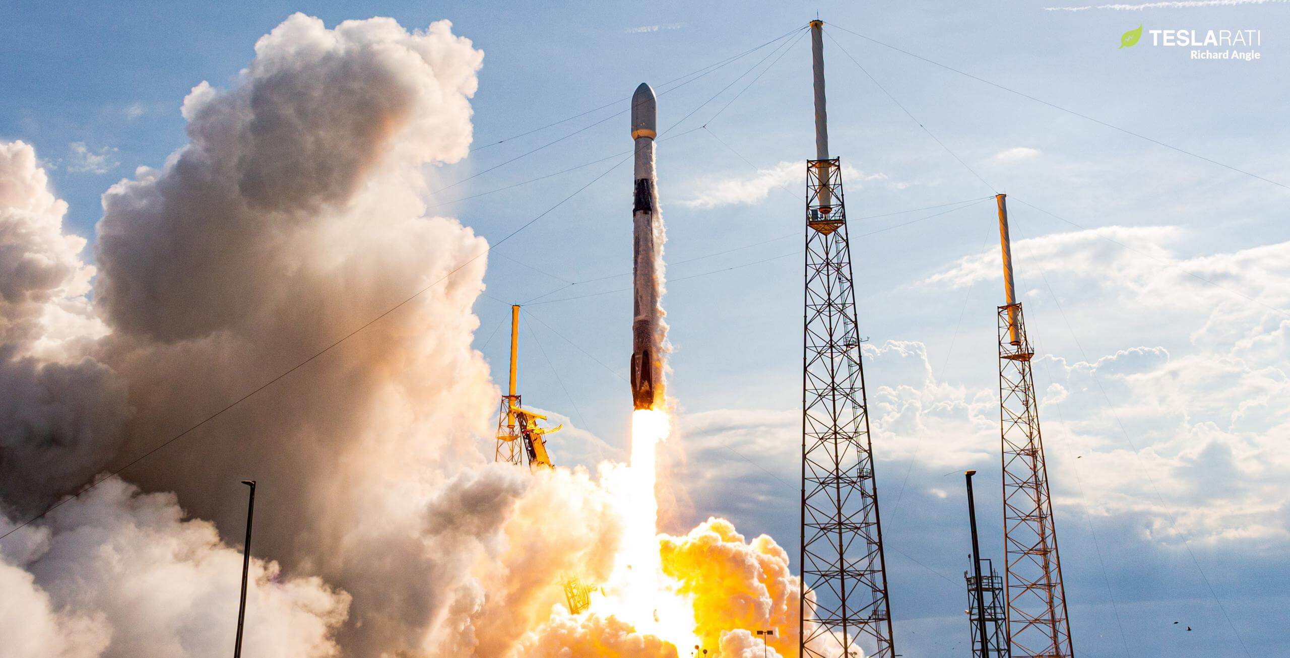 Ракета SpaceX Falcon 9 выиграла три запуска новых геостационарных спутников
